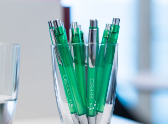 EFFSOs gröna pennor. EFFSo är spcialiserad på rekrytering inom inköp.