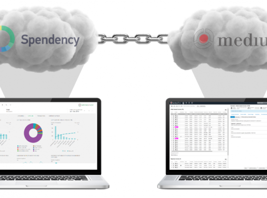 Bild som visar 2 system, Spendency och Medius, i form av 2 laptops med skärmdump och varsitt moln med respektive logga i. Molnen är sammankopplade med en kedja.
